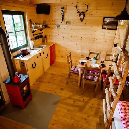 Holiday home Mit Zwei Schlafzimmern Und Terrasse *